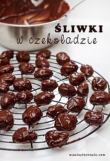 Podchmielone śliwki w czekoladzie. Jak zrobić? po przepis kliknij w zdjęcie maniapieczenia.com