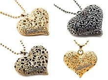 4 różne naszyjniki w kształ...