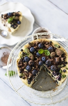 Torcik tiramisu z jagodami