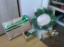 Druga wersja zapakowania prezentów, trochę "żywsza". Myślę, że tak jest o wiele lepiej :)