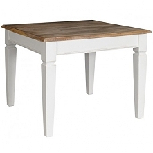 Stolik z serii Bristol White, o białej podstawie, drewnianym blacie i kwadratowym kształcie.