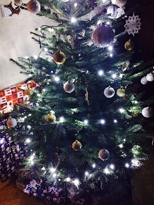 pod choinka juz sie nie mieszczą prezenty :3