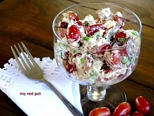 Połączenie soczystych winogron, selera naciowego i orzechów włoskich zachwyca świat od ponad 120 lat W naszym wykonaniu sałatka Waldorf z filetem z kurczaka. Prosta, szybka w wy...