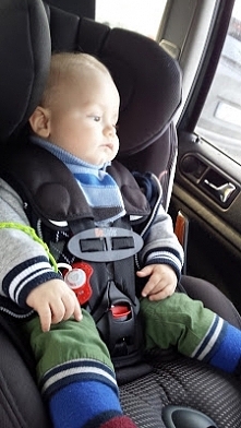 Kocham Zapinam - to akcja do której z radością dołączam, bo bezpieczeństwo mojego dziecka jest dla mnie na pierwszym miejscu i dlatego też pójdę o krok dalej - zapinam tyłem do ...