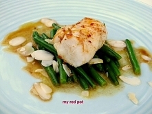 Filet rybny z fasolą szparagową oprószony migdałami w winnym sosie.
Zdrowy, pyszny obiad.