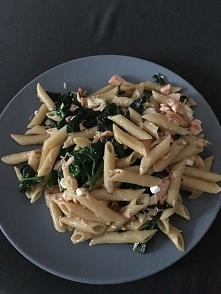 szpinak/losos/feta/makaron ...
