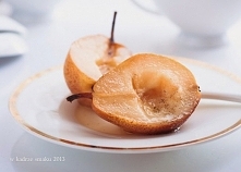 Gruszki gotowane w syropie z białym winem