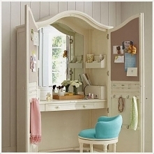 Ciekawy pomysł na toaletkę ...