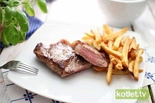 Steki
Składniki:

ok. 600 g wołowiny amerykańskiej
pieprz, sól
oliwa + masło (opcjonalnie)
Przepis na steki
KROK 1:
Wołowinę oprószam solą, pieprzem i smaruję oliwą.
Przepis na ...