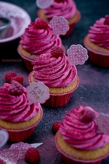 MALINOWE BABECZKI Z KREMEM HIBISKUSOWYM