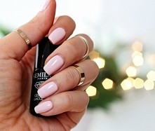 Klasyczne manicure z lakier...