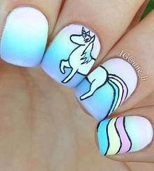 Nie wierzę, że kogoś może nie zauroczyć, tek jakże zabawny motyw jednorożca! To zdecydowanie pokaże światu, że nie jesteśmy nudne, ale cenimy sobie dokładność i dbałość o szczeg...