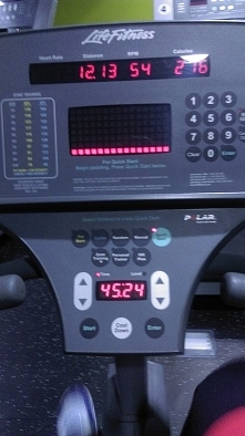 31.01.2016 nogi + brzuch
10 minut bieżnia – dystans 1 km
nogi
Wykroki w tył i przód na stepie z obciążeniem ( hantle po 5kg), 2 serie po 10. Po każdej serii 100 skakanek obunóż....