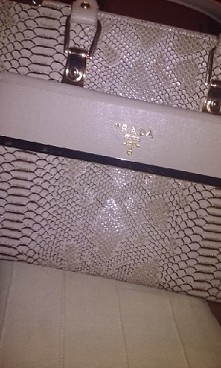 Sprzedam torebkę z PRADY! C...