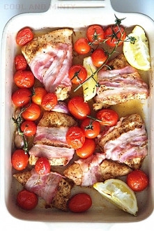 PIERSI KURCZAKA W BOCZKU / PIECZONE Z CZOSNKIEM, CYTRYNĄ i POMIDORKAMI