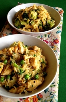 Ryż curry z kurczakiem i zielonymi warzywami | Buszująca w kuchni

Składniki
filet z kurczaka, 300 gram
cebula, 1/2 sztuki
czosnek, 2 ząbki
imbir, 2 centymetry korzenia
ryż basm...