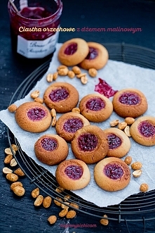 CIASTKA ORZECHOWE Z DŻEMEM MALINOWYM