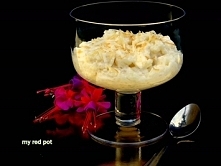 Jaśminowy pudding ryżowy z trawą cytrynową i kokosem.