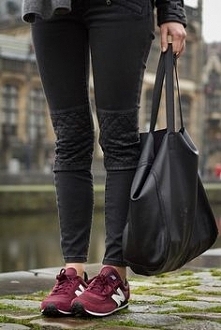 New Balance
Marka New Balance istnieje na rynku od 1906 roku. Pierwszy model New Balance powstał dopiero w 1939 roku w Ameryce.New Balance jest model 410, cena tego modelu zaczy...