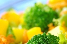 Przepis na pyszną sałatkę z brokułów, mango i orzechów :)