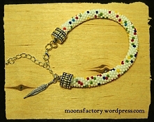 Bransoletka ręcznie wykonana z koralików toho. Idealna na prezent. Zapraszam!