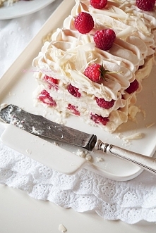 PYSZNA BEZA, BITA ŚMIETANA, JOGURT, BIAŁA CZEKOLADA + MALINKI LUB INNE OWOCE <3 PRZEPIS PO KLIKNIĘCIU W ZDJĘCIE