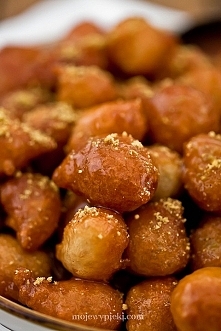 LOKMA (tureckie, sułtańskie pączki)

 Chrupiące, na jeden kęs, na jeden gryz :-). Drożdżowe ciasto smażone w głębokim tłuszczu i nasączone syropem cukrowym lub miodowym, często ...