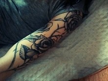 Górna część rękawa z Merilyn. Już niedługo kontynuacja róż ku dołowi w pąki jako tlo dla Merilynki :)