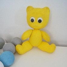 Żółty, plastikowy miś - pam...