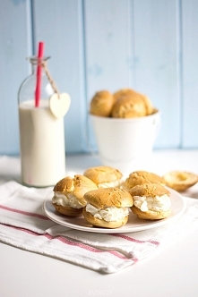 Mini ptysie z nadzieniem waniliowym 
Przepis: klik w obrazek