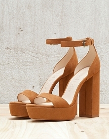 sandały na obcasie
Z: bershka