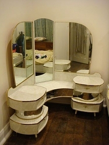 śliczna toaletka w starym s...