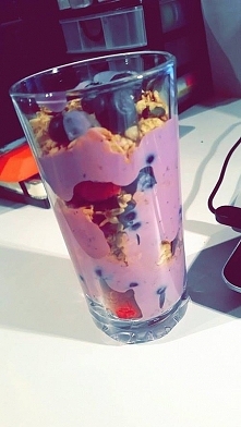 Granola
Jogurt 
Owoce 
Idealnie <##