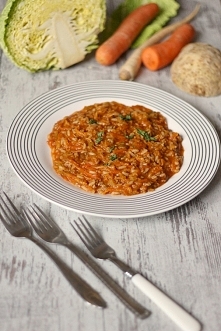 Garnek gołąbkowy (czyli najszybsze gołąbki na świecie) - danie które smakuje tak jak tradycyjne gołąbki. Kliknij w zdjęcie po przepis.