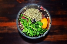 Pulpety wołowe-pieczone. 400 g mięsa chudego wołowego, pól pęczka natki pietruszki,jajko,przyprawy dla smaku(majeranek,czosnek,pieprz,sol himalajska) Zmiksowałam,wyrobiłam kulki...