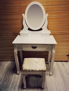 Zastanawiam się na kupnem toaletki i znalazłam ciekawą, skromna toaletkę. Jak Wam się podoba ta toaletka? Jeśli macie już, to gdzie kupowałyście?