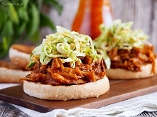 Kanapki z pulled pork w sosie BBQ