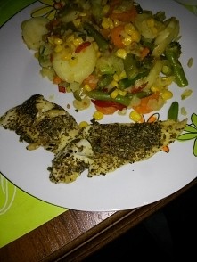 Pyszna ryba w ziołach z mieszanką warzyw - pycha!