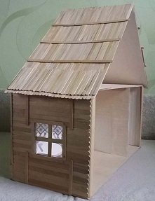 Domek dla lalek z patyczków