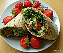 tortilla z warzywami i owocami, dietetyczny obiad, slow food