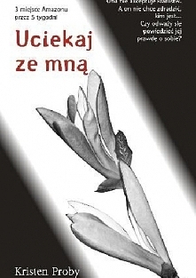 Ona nie akceptuje kłamstw. A on nie chce zdradzić, kim jest..
Natalie Conner, młoda fotograf, zamierzała zrobić kilka zdjęć ozłoconego wstającym słońcem oceanu, kiedy rankiem plaża jest jeszcze pusta. Ale spokojna sesja fotograficzna skończyła się gwałtowną kłótnią z seksownym nieznajomym. Dlaczego do diabła sądził, że Natalie robi zdjęcia właśnie jemu? Kim on jest? Jedno Natalie wie na pewno: nieziemsko przystojny i – jak się wkrótce przekona - nieziemsko romantyczny mężczyzna działa na nią jak żaden inny. I koi jej poranioną duszę...

Luke Williams chce, żeby wszyscy dali mu spokój, więc na widok kolejnego wymierzonego w siebie obiektywu wpada we wściekłość. Ale piękna fotograf nie ma pojęcia, kim on jest. Ma za to ciało stworzone do seksu, a usta do pocałunków. Luke nie może przestać o niej myśleć, lecz czy odważy się powiedzieć jej prawdę o sobie?