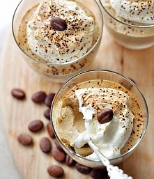 Krem cappuccino

Składniki na 4-6 porcji:
4 łyżeczki żelatyny
2 łyżeczki cukru wanilinowego lub waniliowego
250ml mocnej kawy
3 żółtka
80g cukru (użyłam jasnego brązowego)
250g ...