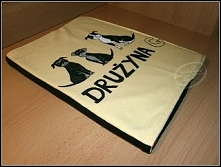 Ręcznie szyta i malowana okładka na zeszyt. Ma nawet wszyte zakładki! :) 
Więcej info po KLIKnięciu w zdjęcie oraz na blogu adzik-tworzy.blogspot.com