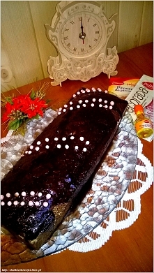 Czekoladowo-ananasowe ciasto ekspresowe. Pyszne i proste w wykonaniu.
Przepis po kliknięciu w zdjęcie.