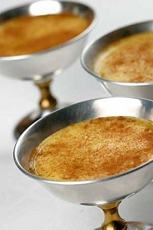 DESER KUKURYDZIANY Kukurydziany deser w smaku przypomina budyń. Do jego przygotowania, zamiast całych kolb, można także wykorzystać kukurydzę z puszki (powinny wystarczyć dwie s...