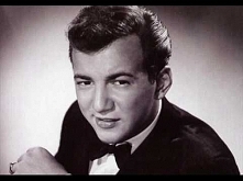 Mack the Knife-Bobby Darin... Nie wiem kto był pierwszy ale chyba najbardziej lubię tą piosenkę w tej wersji