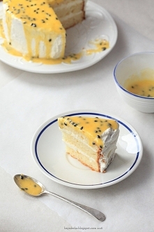 Torcik z białą czekoladą i kremem marakujowym (granadillą)