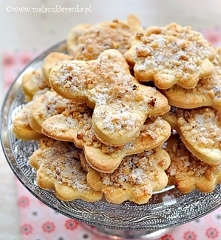 kruche ciasteczka z orzechami

Składniki na około 45 ciasteczek:

Ciasto:
500g mąki
250g zimnego masła
2 łyżki śmietany
3 żółtka
1 jajko
1,5 łyżeczki proszku do pieczenia
szczyp...