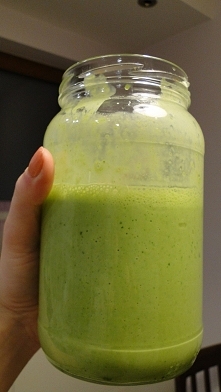 Smoothie: szpinak, banan, kefir :) cudo! Czeka na "po wyzwaniu" :)