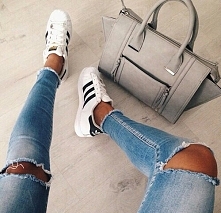 ..te spodnie i buty.. i ta ...